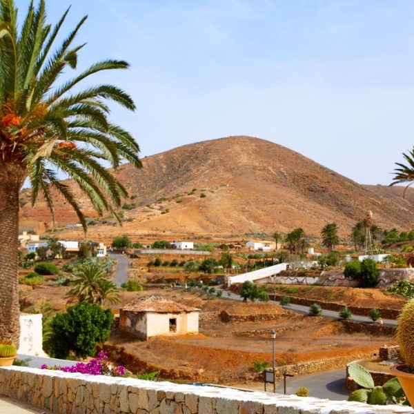 casas y Teide en Canarias