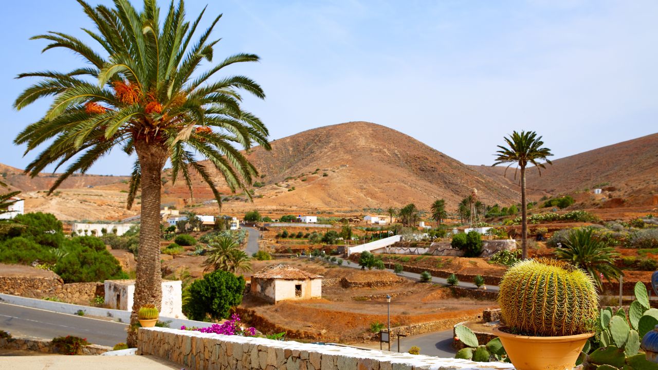 casas y Teide en Canarias